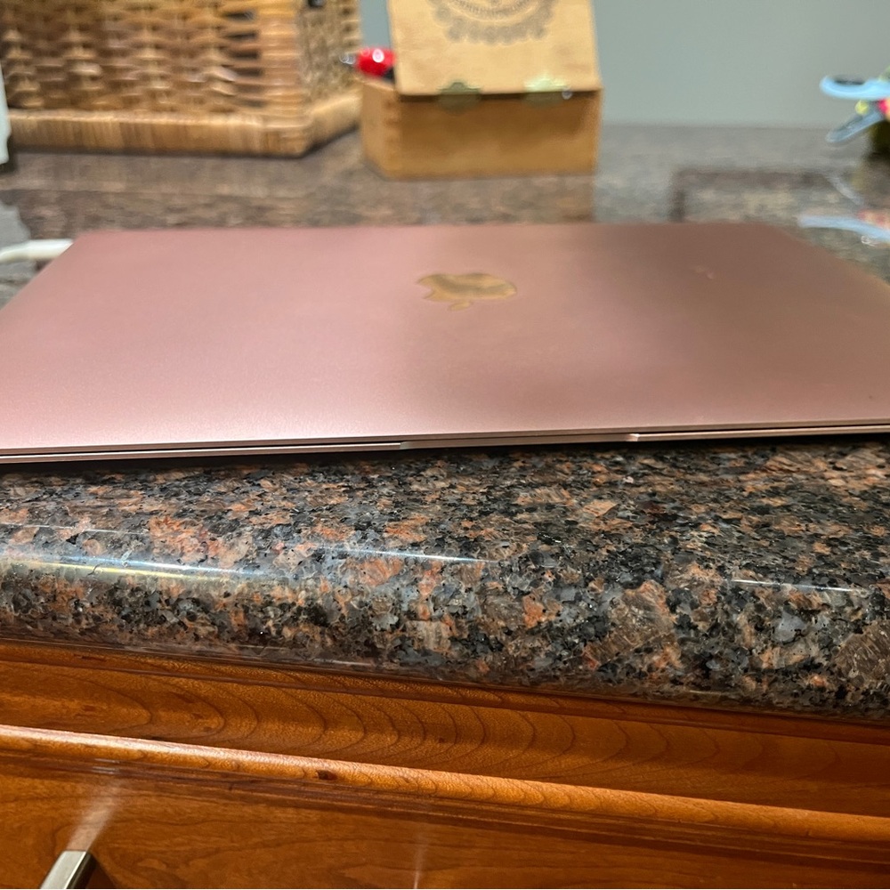 MacBook - Picture 7 of 8